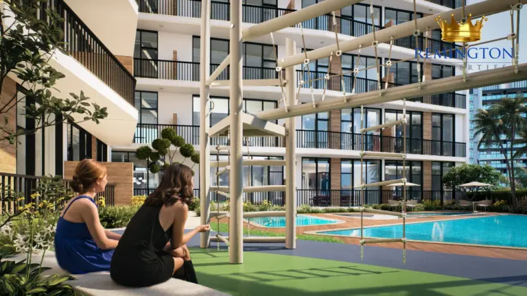 Outdoor play area and leisure pool at SAMANA Greenfield 2
