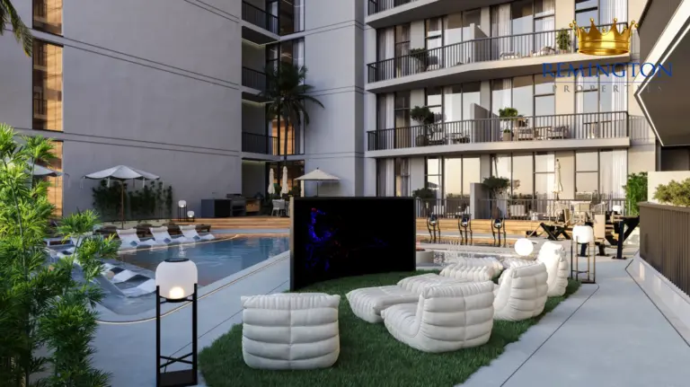 Outdoor cinema beside the pool at SAMANA Greenfield 2
