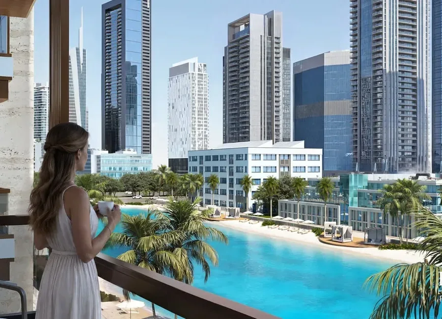Balcony overlooking the swimming pool and Dubai skyline
